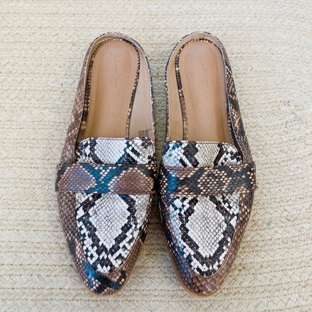 Size 8 Snakeprint Loafer shoes